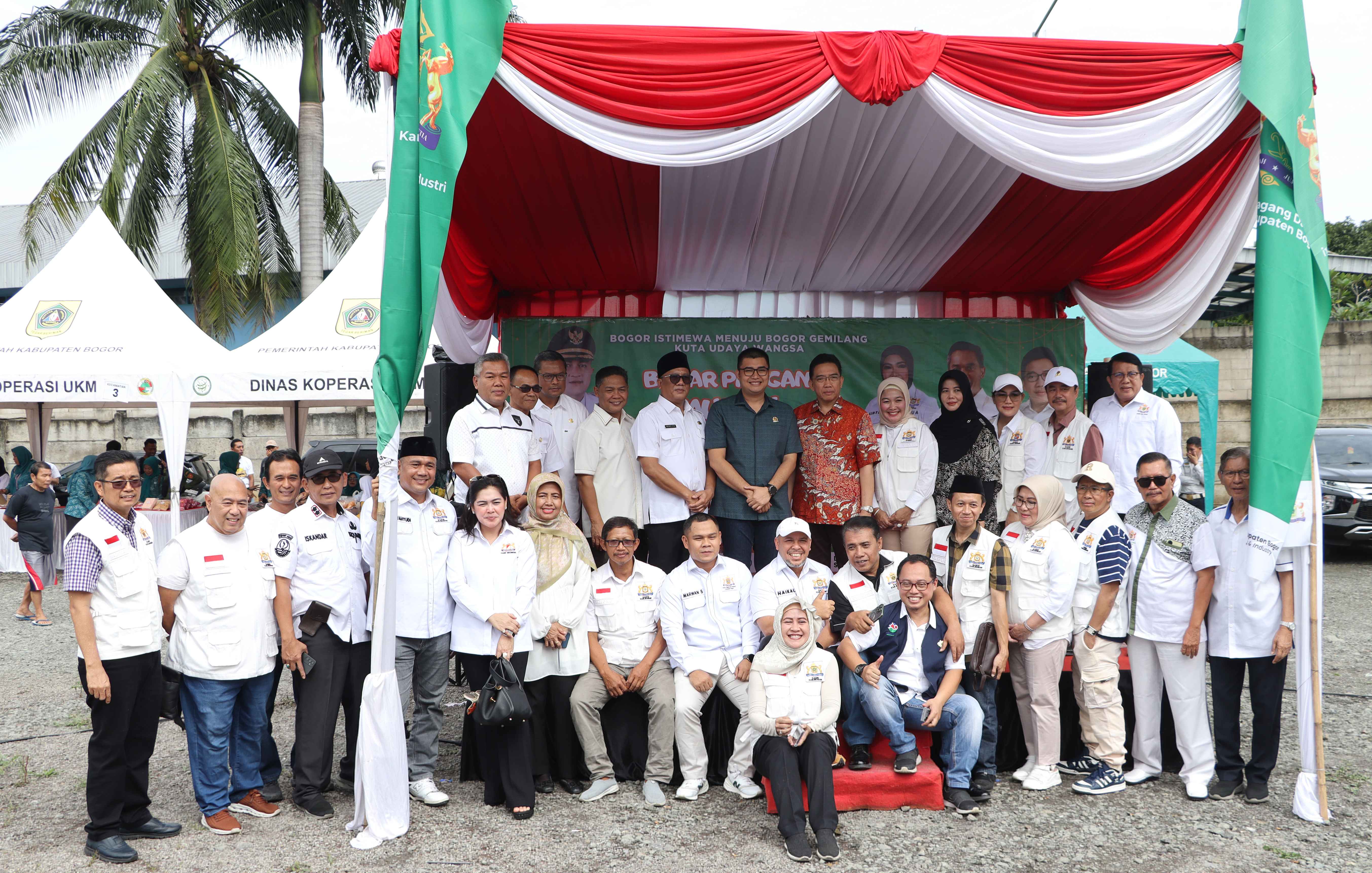 Bazar KADIN Kabupaten Bogor di Babakan Madang, Sentul